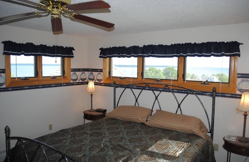 Bayfield Cama Y Desayuno | 1 cuadra de Ferry! Vista al lago -Plazas 2 Baño completo privado con jacuzzi