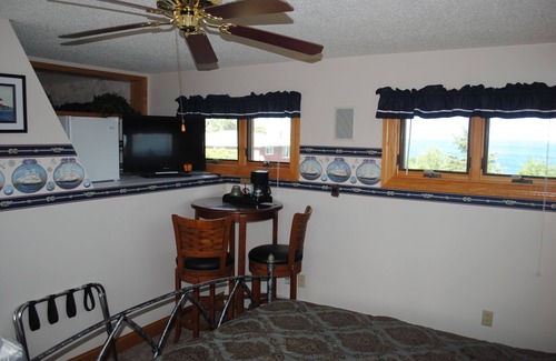 Bayfield Cama Y Desayuno | 1 cuadra de Ferry! Vista al lago -Plazas 2 Baño completo privado con jacuzzi