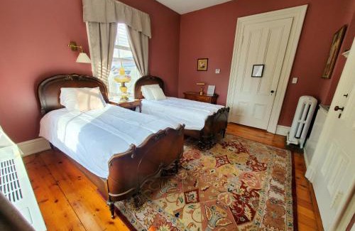 East Hampton Cama Y Desayuno | The Bevin House B&B