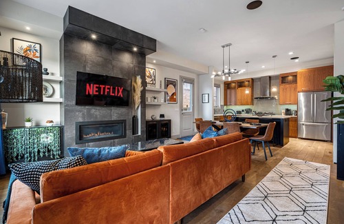 Kensington Casa | *The Big Spacious Getaway*| Sleeps 16+ Comfortably| 4 King Beds| Near Downtown|