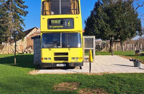 Montchevrier Casa | The Big Yellow Bus