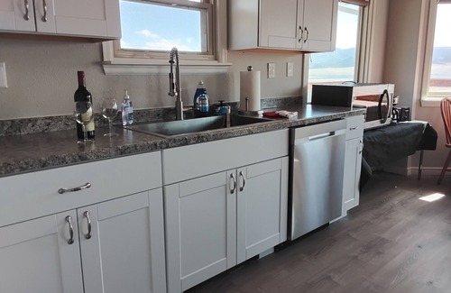 Lake George Cabina | The Bighorn Cabin overlooking Elevenmile Canyon Reservoir from Jacuzzi & Patio!