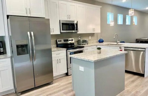 Sanford Casa | The Billiard: super fun home close to downtown with fully-fenced yard