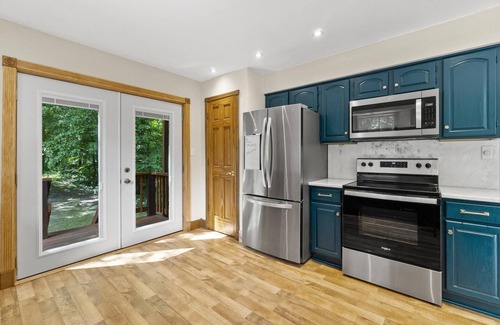 Lucas Casa | The Billy Pig Lodge – Pool, Hot tub & 7 acres!