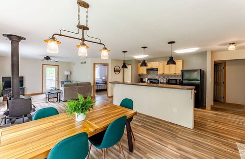 Pentwater Casa | The Birchwood Escape - Entire Vacation Home close to the lake and dunes