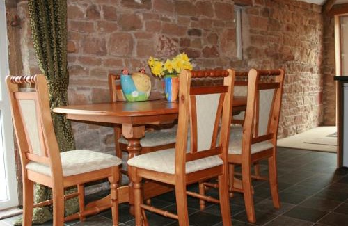Carlisle Casa | The Bird Bath - Cottage