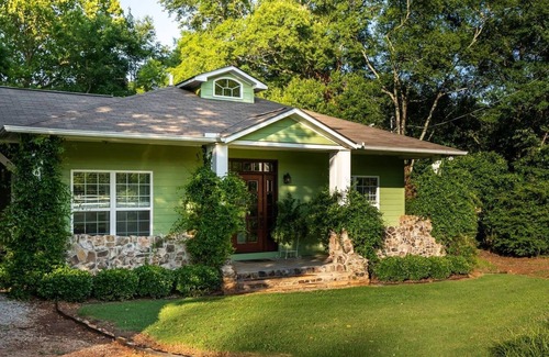 Mooresville Cabaña | The Birdhouse close to Mazda and Toyota facilities