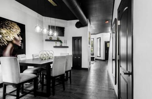 Bronzeville Casa | The Black And White Suite