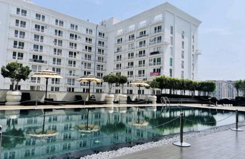 Gomti Nagar Apartamento | The black house