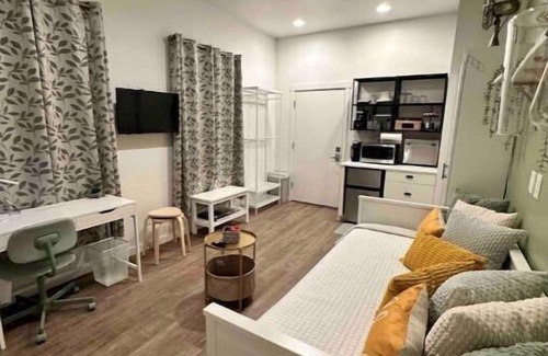 Overlook Apartamento | The Black House Studio #8 - North Portland