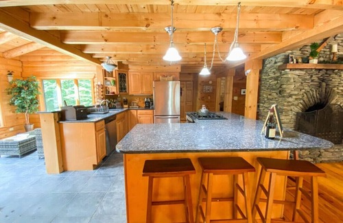 Center Conway Casa | The Blissful Mountain Getaway Cabin | Private Pool