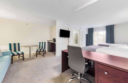 Blue Ash Hotel | The Blu Hotel Blue Ash Cincinnati, Ascend Hotel Collection