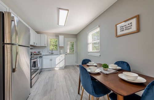 East Raleigh Casa | The Blue Bird, newly renovated modern home close to downtown Raleigh