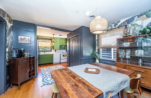 Chamberlayne Casa | The Blue bungalow: 3-bedroom in Richmond