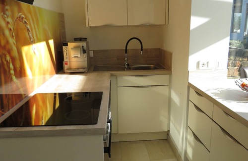 Pleisweiler Apartamento | The blue house vacation apartments, balcony, pool, garden, massages, hairdresser