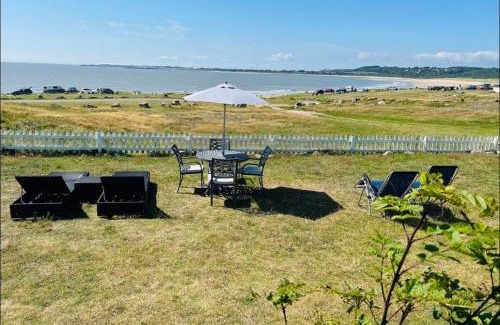 Ogmore-by-Sea Casa | The Blue Dolphin with Panoramic Sea Views