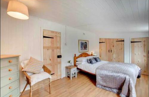 Ogmore-by-Sea Casa | The Blue Dolphin with Panoramic Sea Views