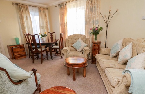 Ebford Casa | THE BLUE HOUSE AT MAGNOLIA LAKE, character holiday cottage in Dawlish