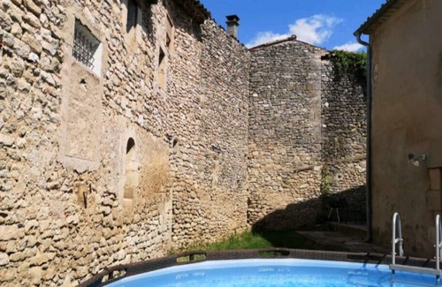 Cereste Casa | La casa azul, hermosa casa de vacaciones en el corazón de la Provenza