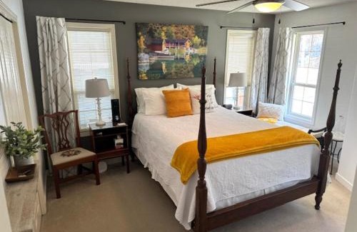 Central Okanagan Cama Y Desayuno | The Blue House Bed and Breakfast