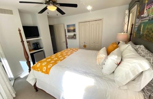 Central Okanagan Cama Y Desayuno | The Blue House Bed and Breakfast