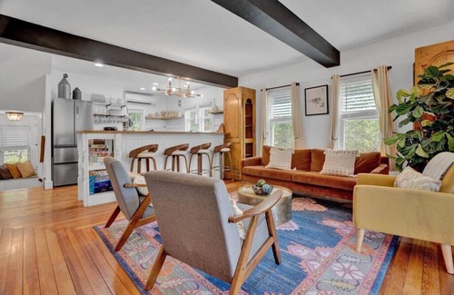 Mount Pocono Casa | The Blue House: Hot Tub, Fire Pit + Prime Location