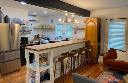 Mount Pocono Casa | The Blue House: Hot Tub, Fire Pit + Prime Location