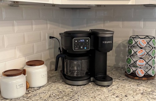 Lake Charles Casa | “The Blue Lagoon” a 3-bedroom townhome in charming Lake Charles with AC, WiFi