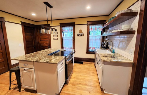 Baraboo Casa | The Bluebell Manor - Home theater- Walk to Downtown