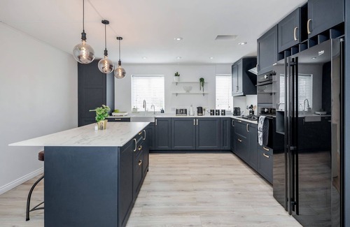 Redbridge Apartamento | The Blueberry - Luxury Apartment by Damask Homes