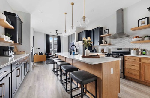 Five Points Casa | The Bluestem - Stylish Design, Rooftop w/ Firepit!