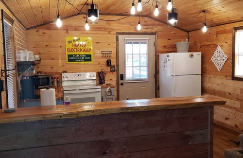 Frenchburg Cabina | The Bluff on Amos with Amazing views and Hot Tub