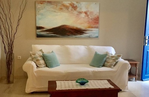 Kamari Hotel | The Boathouse Hotel