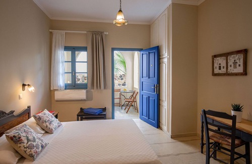 Kamari Hotel | The Boathouse Hotel