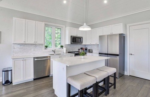 Minett Casa | The Bonnet Cottage (#10)