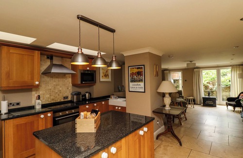 Warkworth Cabaña | THE BOOK HOUSE, pet friendly, character holiday cottage in Warkworth