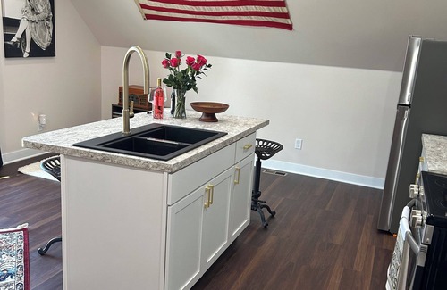 Nebraska City Casa | The Bootlegger’s Roost: Historic 1887 Carriage House Retreat