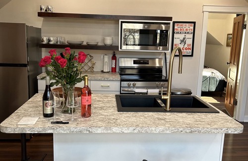 Nebraska City Casa | The Bootlegger’s Roost: Historic 1887 Carriage House Retreat