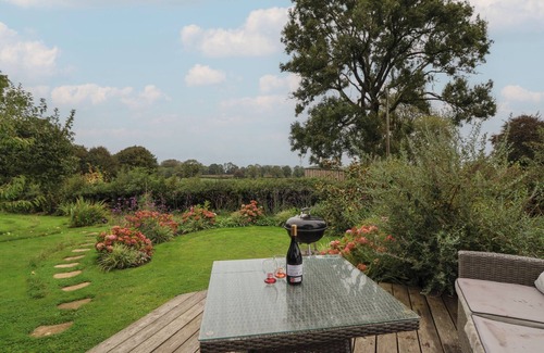 Zeals Cabaña | THE BOTHY, pet friendly, with open fire in Mere