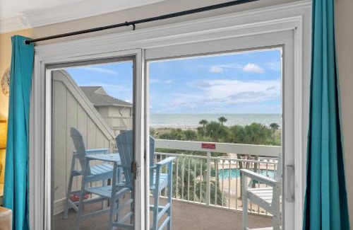 North Forest Beach Apartamento | The Breakers #328 Beach Condo Beautiful Ocean View at Coligny Beach, 4 N Forest Beach Drive Hilton Head, Walk to shops Restaurants Vacation Rental HHI LLC