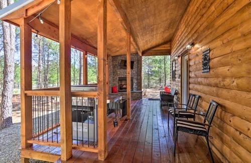 Broken Bow Casa | The Breeze - Broken Bow Cabin with Hot Tub and Deck!