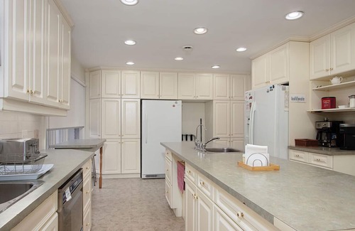 Zurich Cama Y Desayuno | The Brentwood Waterfront Retreat