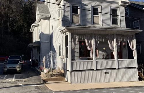 Ashfield Cama Y Desayuno | THE BROADWAY ROOM AT TRAILS END B&B