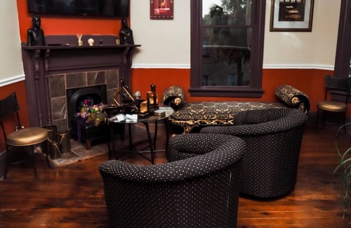 Central Business District Casa | The Broadway Venue