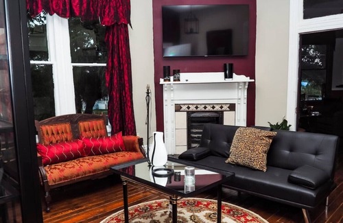 Central Business District Casa | The Broadway Venue