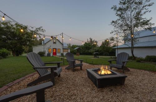 Athens Casa | The Bulldog Farmhouse - 100plus year old home