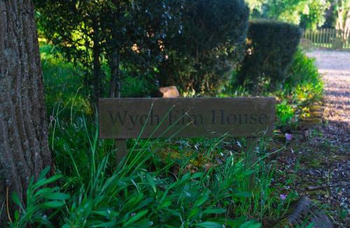 Knebworth Casa | The Bungalow by TAS
