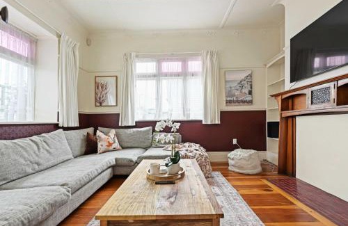 Hamilton Lake Casa | The Bungalow