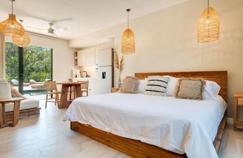 Playa Flamingo Apartamento | The Bungalows #3 - Boutique Hotel in Flamingo Beach - Ground Level Studio