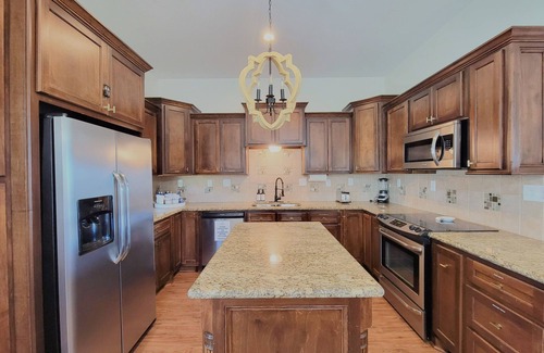 Willis Casa | The Bunk Haus - Sleeps 8 Guests + Beautiful NEW POOL!